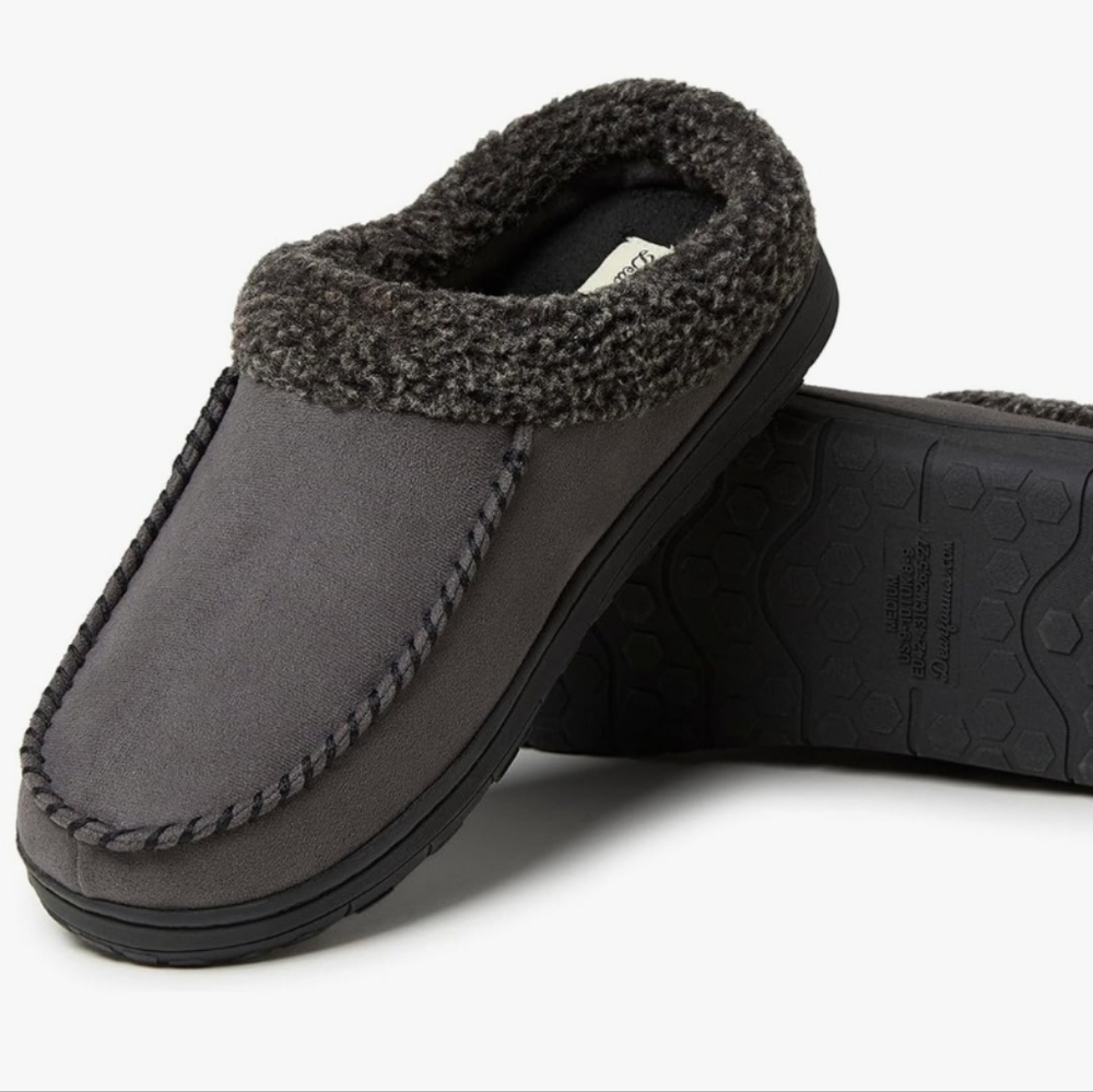 Dear forms men's slipper Size medium (9 -10)